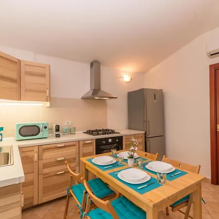 Glori House 50m From Marina Di - Happy شقة
